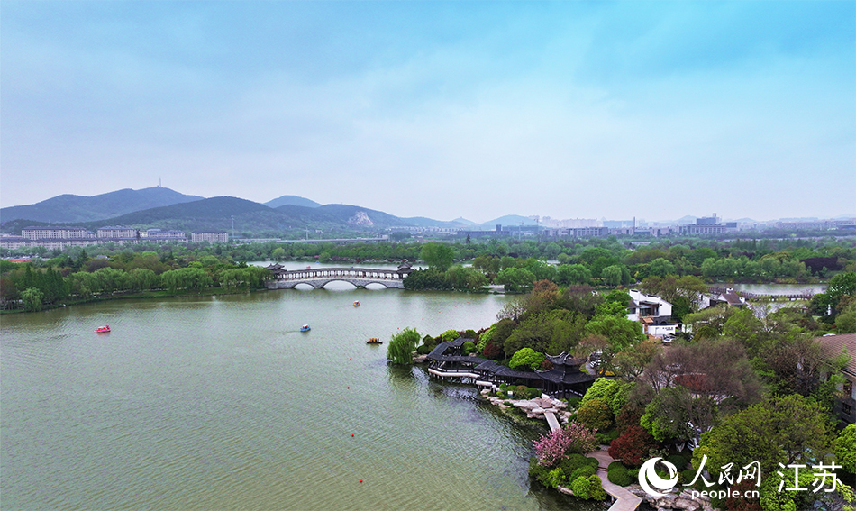 湖光山色，景色宜人。人民網(wǎng) 范堯攝