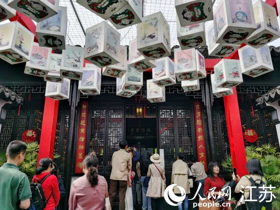 平江歷史文化街區(qū)游人如織。人民網(wǎng)記者 王繼亮攝