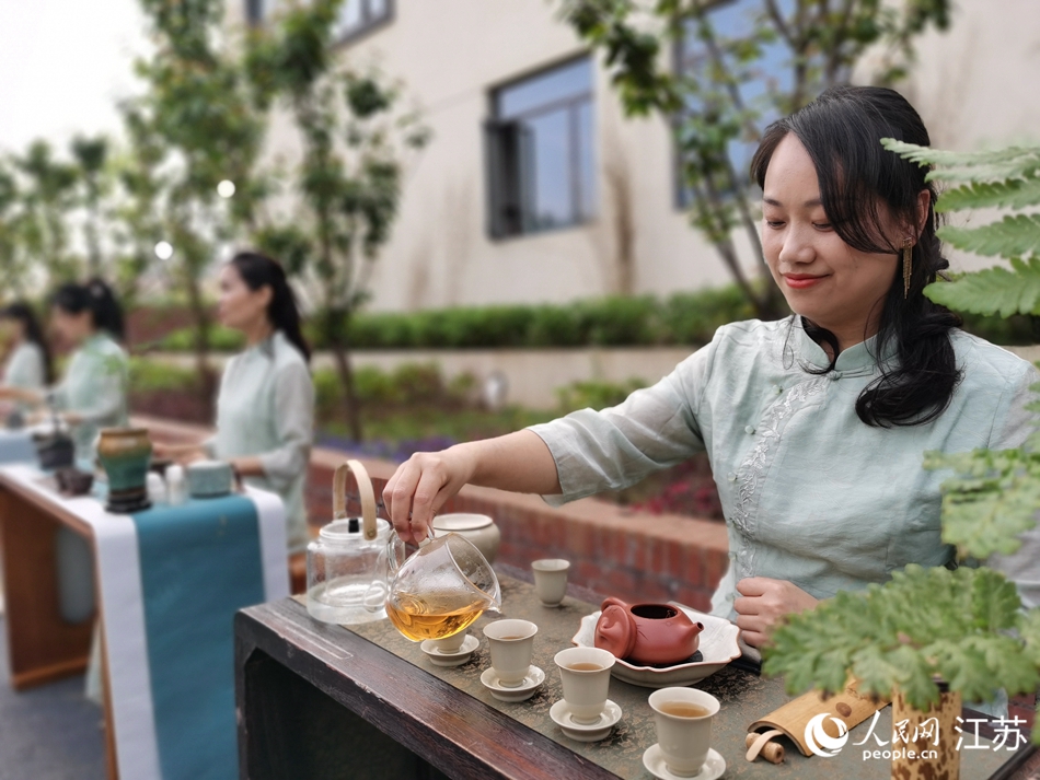 茶藝展示。人民網(wǎng)記者 王繼亮攝