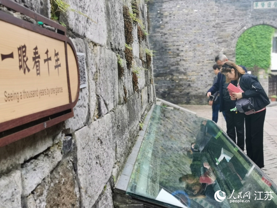 西津渡“一眼看千年”考古發(fā)掘點。人民網(wǎng)記者王繼亮攝