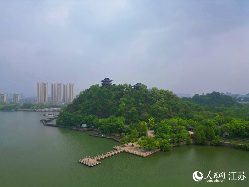 金山湖北固山景區(qū)。人民網(wǎng)記者王繼亮攝