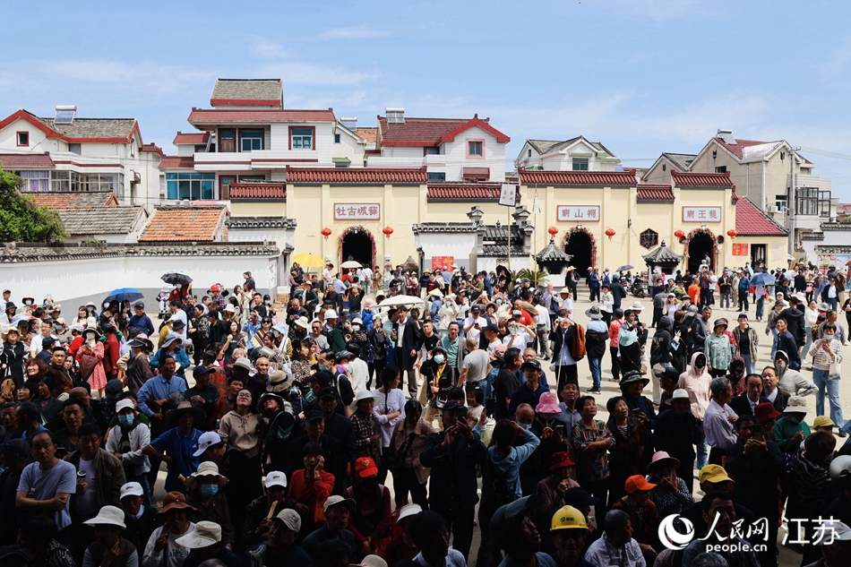 薛城花臺(tái)會(huì)現(xiàn)場(chǎng)。人民網(wǎng) 楊維瓊攝