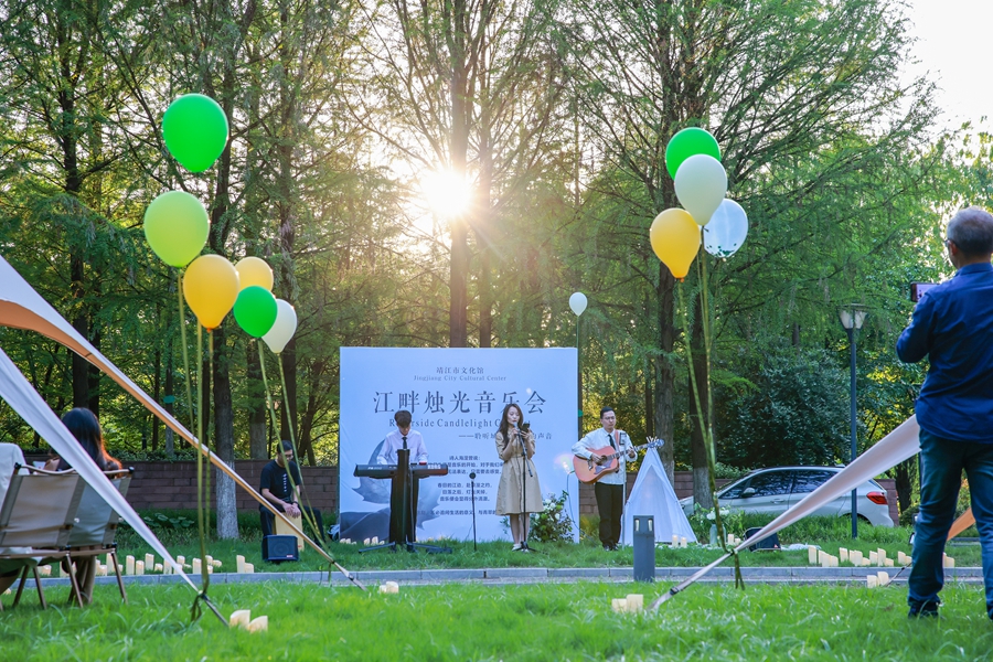 江畔燭光音樂(lè)會(huì)。盛義攝