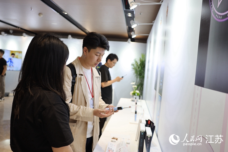 AI口腔管家技術(shù)現(xiàn)場演示。人民網(wǎng) 李靜曄攝