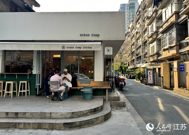 位于明華新村UrbanCamp咖啡店。人民網(wǎng)記者馬曉波攝