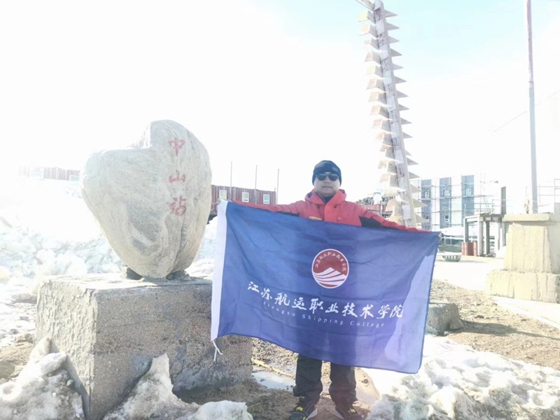 在中國(guó)南極中山站的王千。 王千供圖