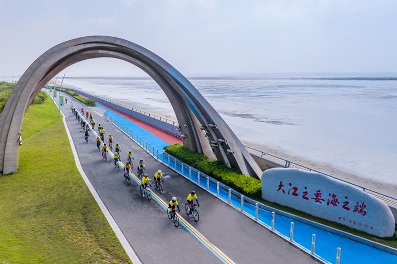 南通啟東圓陀角“長(zhǎng)江、東海、黃?！苯粎R之處。啟東宣傳部供圖