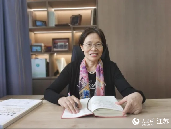 朱美芳接受采訪。人民網(wǎng)記者 王繼亮攝