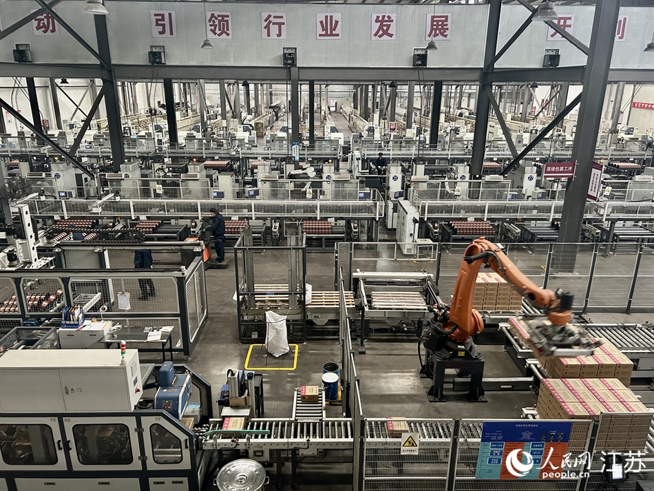 高速鍍銅焊絲智能化車間。人民網(wǎng) 王丹丹攝