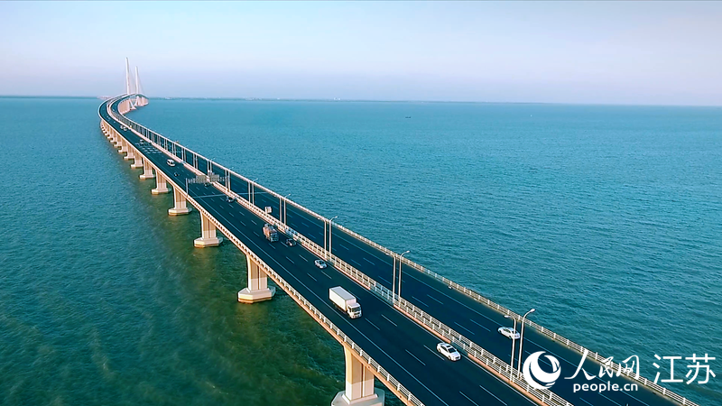 崇啟大橋帶動南通融入上海“一小時(shí)經(jīng)濟(jì)圈”。人民網(wǎng) 余樂攝