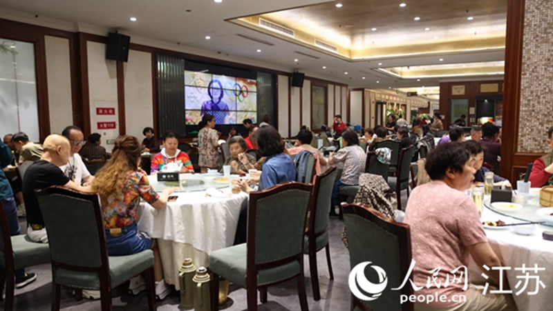 興化一家早茶店，座無虛席。人民網(wǎng) 范堯攝