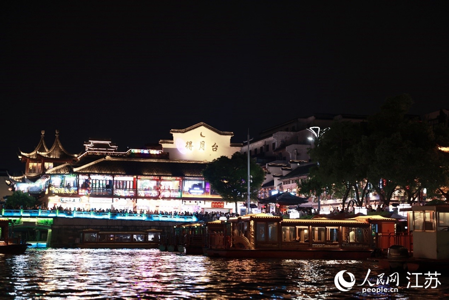 秦淮河上畫舫起點處。人民網(wǎng) 余樂攝