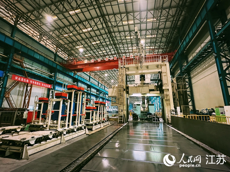 中船鎮(zhèn)柴智能化加工車間。人民網(wǎng) 周夢嬌攝