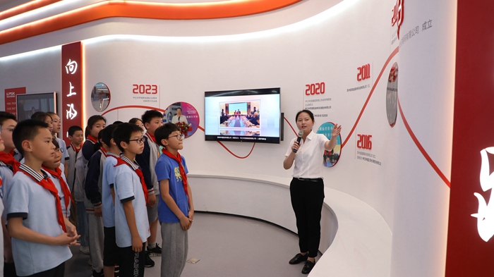 青少年參加工業(yè)文明研學(xué)活動。黃埭鎮(zhèn)供圖