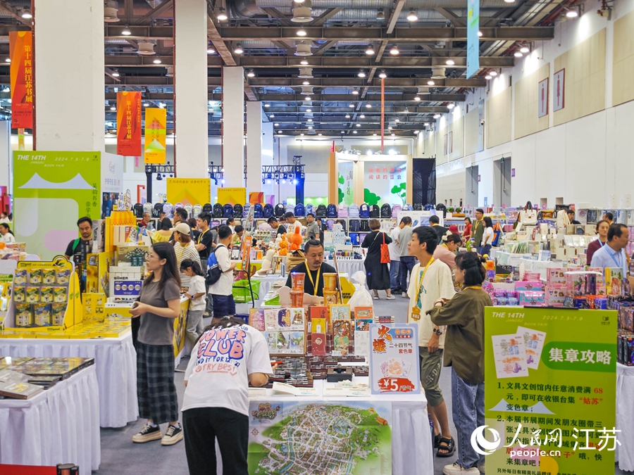 文具文創(chuàng)館吸引了大批書迷。人民網(wǎng) 徐晨曦攝