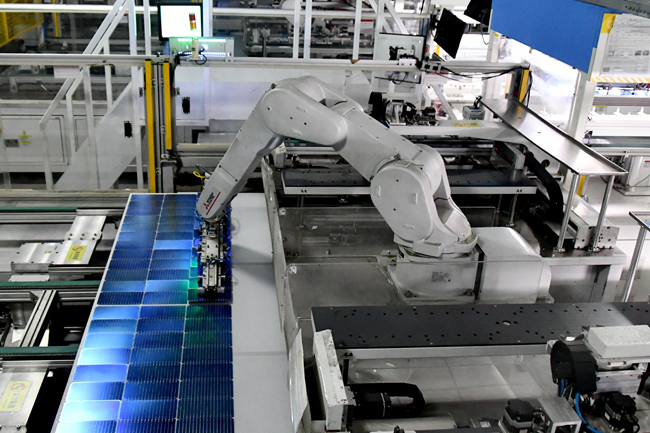 正信光電一期生產(chǎn)車間。 人民網(wǎng) 黃啟源攝