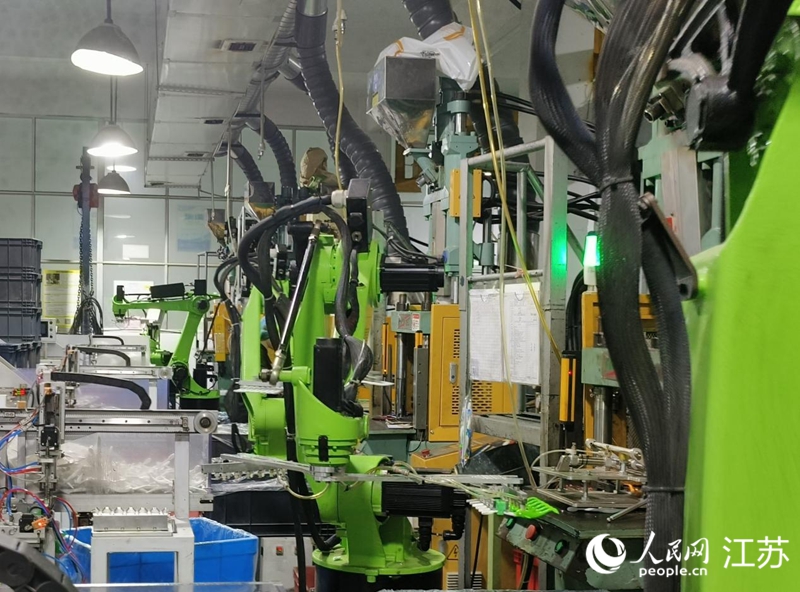 民生刷業(yè)智能化生產(chǎn)車間。人民網(wǎng) 張瀚天攝