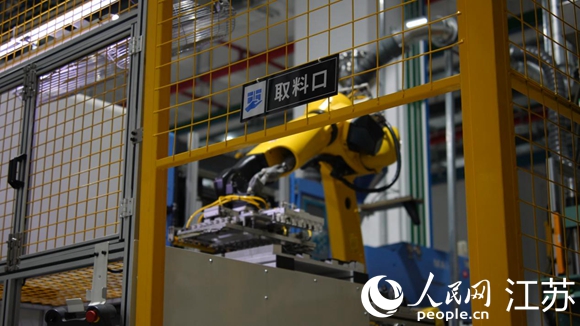 三笑集團(tuán)綠色智能工廠生產(chǎn)場(chǎng)景。人民網(wǎng) 余樂攝