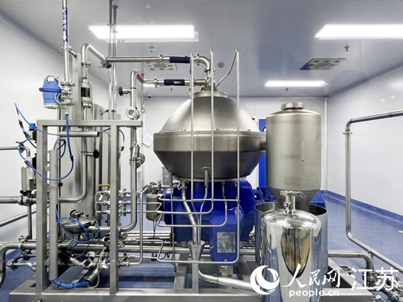 智能提取車間的疊式離心機(jī)。 人民網(wǎng) 郜超攝