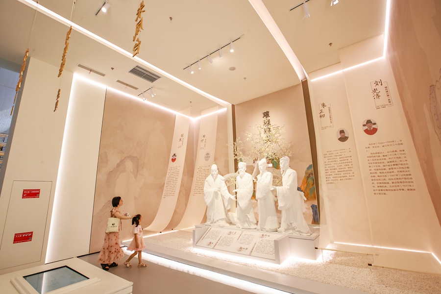 市民參觀展廳。盛義攝