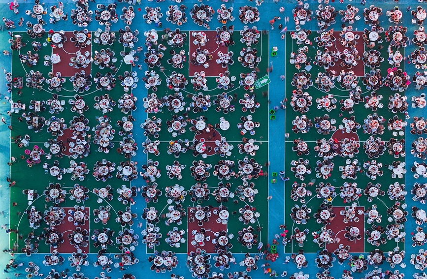 每年6月的萬人龍蝦宴，是盱眙龍蝦爆火的標志。許昌銀攝