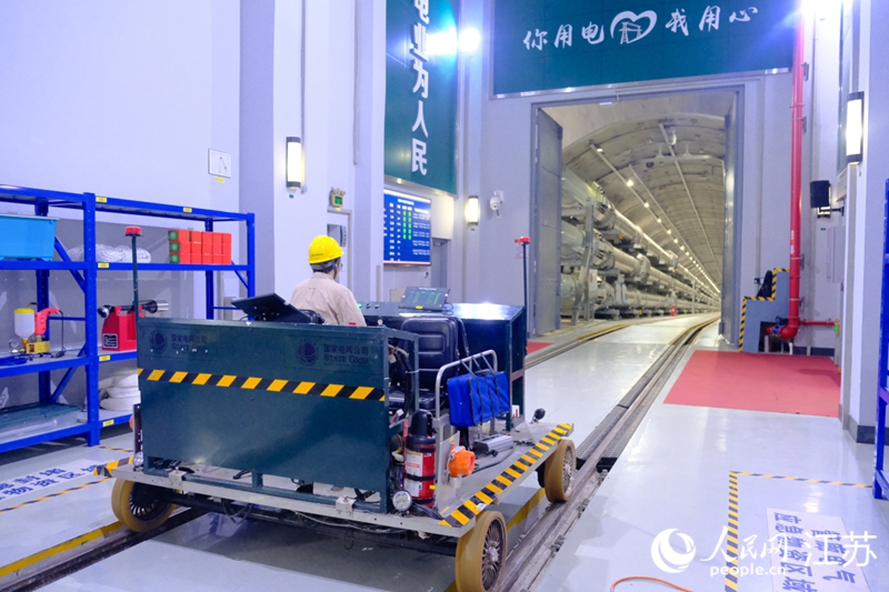 特高壓蘇通GIL管廊。 人民網(wǎng) 俞楊攝