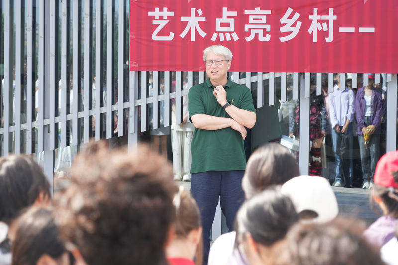 “藝術(shù)點(diǎn)亮鄉(xiāng)村”活動(dòng)現(xiàn)場(chǎng)。王俊攝