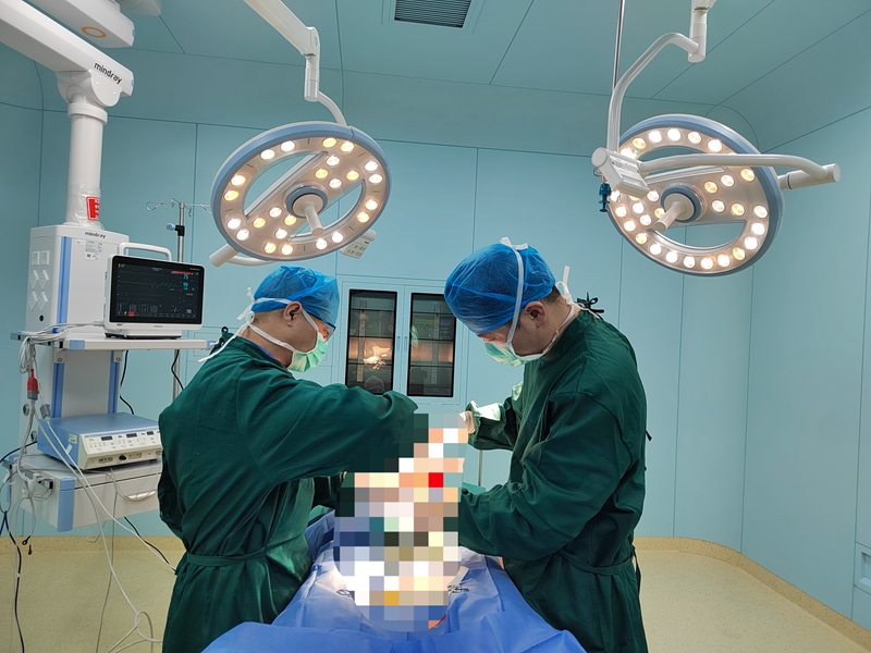 江寧醫(yī)院的坐診醫(yī)生，在湯山街道社區(qū)衛(wèi)生服務(wù)中心接待患者。龐明星攝