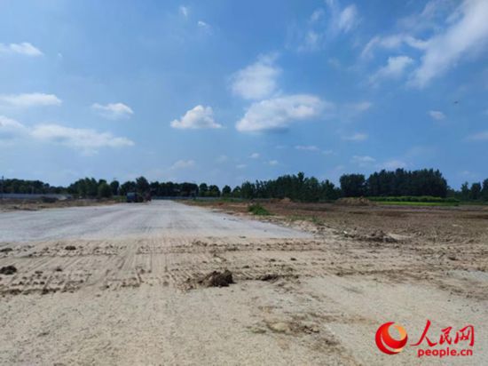 當(dāng)?shù)匾驯唤型５柠}河?xùn)|路。人民網(wǎng) 鞠峰攝