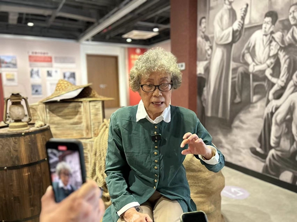 鄧中夏烈士親屬桂琪講述先烈故事。雨花臺烈士紀念館供圖