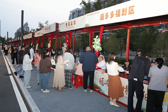 中醫(yī)養(yǎng)生市集活動(dòng)現(xiàn)場。泰興市委宣傳部供圖