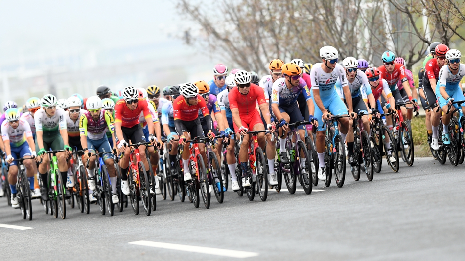 比賽中，選手們激烈角逐。主辦方供圖