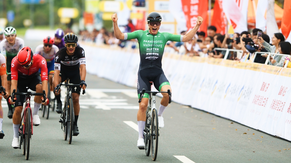 比賽中，選手們激烈角逐。主辦方供圖