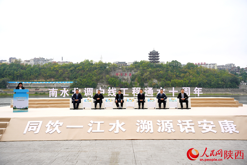 10月22日上午， “南水北調中線 工程通水十周年”新聞發(fā)布會現(xiàn)場。人民網記者 李志強攝