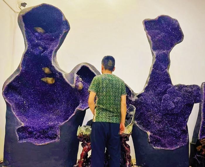 朱二帥從烏拉圭采購的“紫水晶王”。受訪者供圖