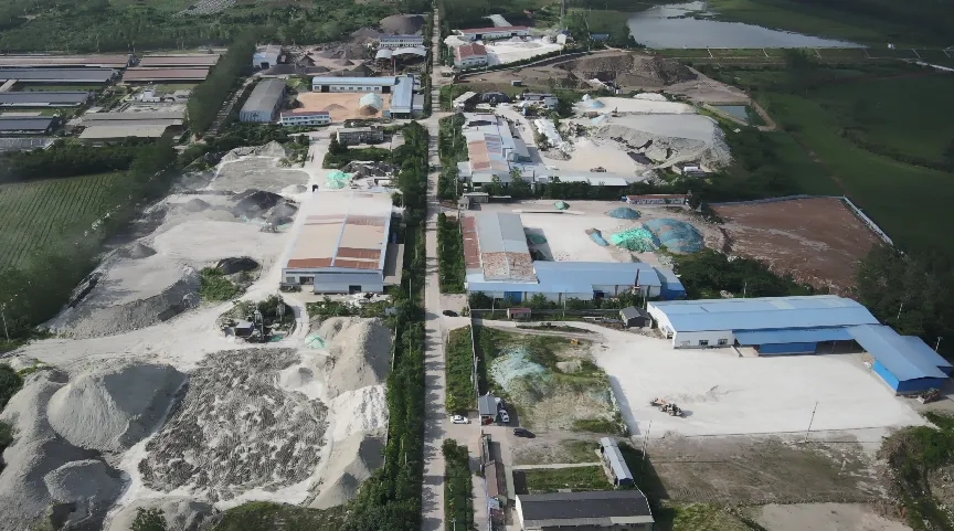 圖2&nbsp; 2024年7月25日，督察組暗查發(fā)現(xiàn)，淮安市盱眙縣仇集凹土加工集中區(qū)企業(yè)大氣污染防治不到位，揚塵問題突出