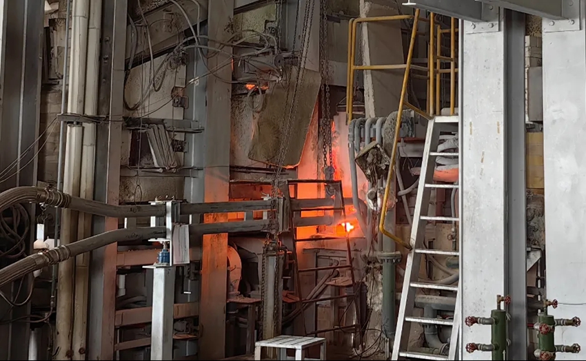 圖3&nbsp; 2024年6月27日，督察組暗查發(fā)現(xiàn)，宿遷市蘇華達新材料公司違規(guī)建成400噸/天浮法平板玻璃生產(chǎn)線