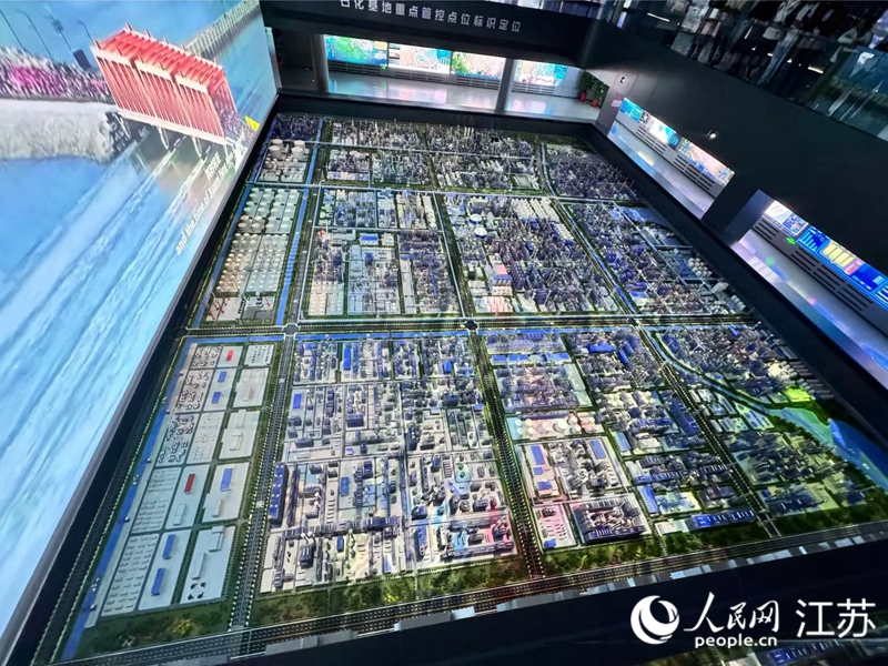 徐圩新區(qū)石化產(chǎn)業(yè)基地沙盤酷似電路板。人民網(wǎng)記者 馬曉波攝