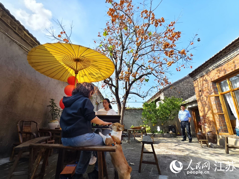 高曉燕和朋友在蔣壩鎮(zhèn)經(jīng)營的小院。人民網(wǎng)記者 馬曉波攝