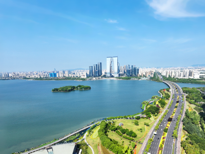 航拍現(xiàn)代化的蘇州工業(yè)園區(qū)。  蘇州工業(yè)園區(qū)宣傳部供圖