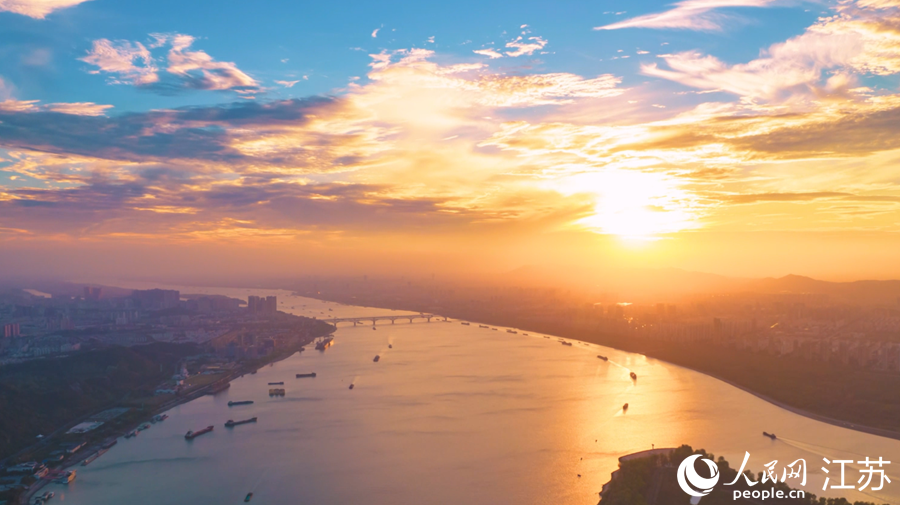 航拍鎮(zhèn)江城市風(fēng)光。人民網(wǎng)記者 余樂攝