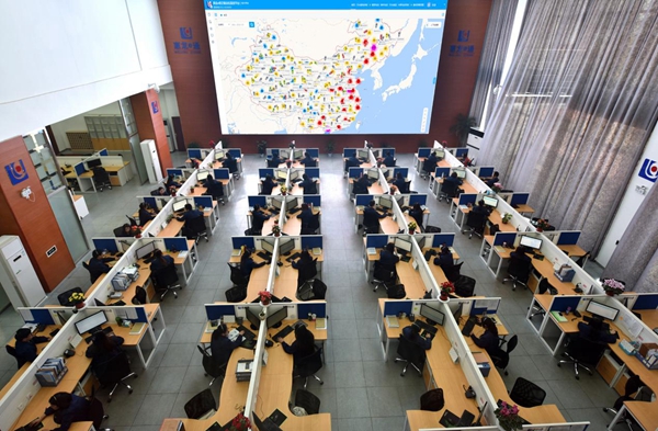 惠龍易通的北斗智能監(jiān)控平臺(tái)。郜超攝