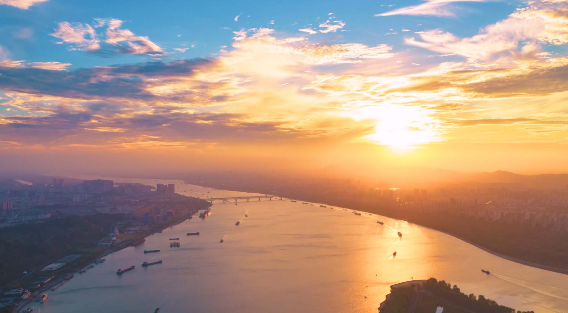 以“城市山林”著稱的鎮(zhèn)江南山。陳江攝