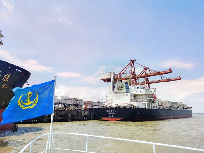 電煤運輸船舶?？砍Ｊ旄?。常熟海事局供圖