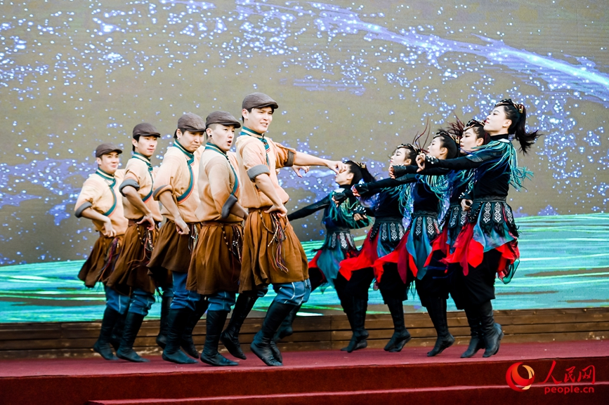 節(jié)目表演。人民網(wǎng)記者 慎志遠(yuǎn)攝