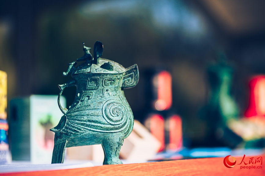 文創(chuàng)產(chǎn)品。人民網(wǎng)記者 慎志遠(yuǎn)攝