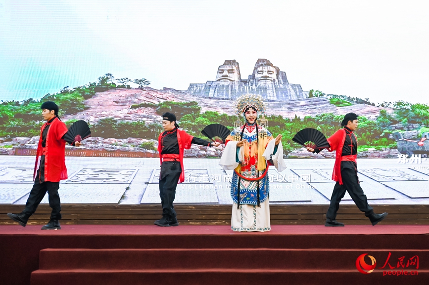 現(xiàn)場節(jié)目紛呈。人民網(wǎng) 霍亞平攝