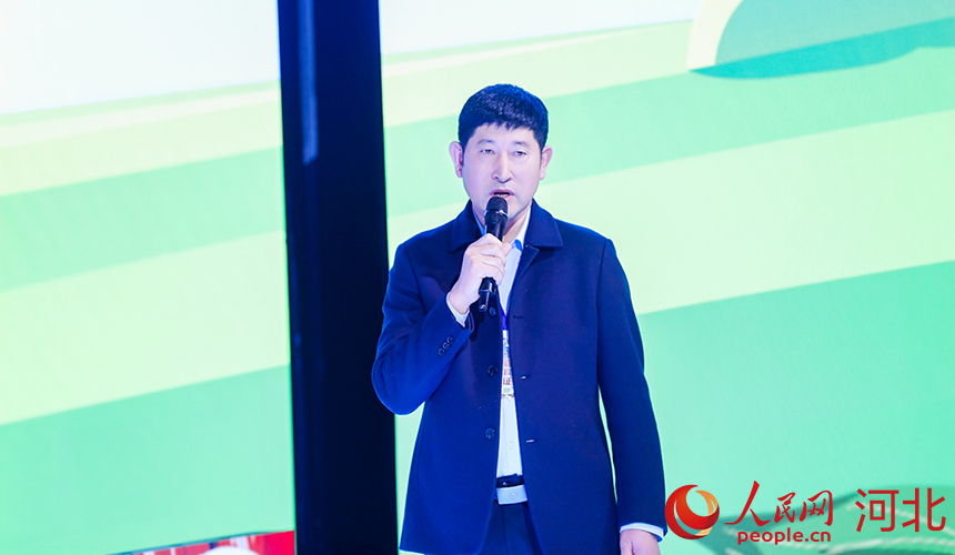 青龍滿族自治縣雙合盛生態(tài)農(nóng)產(chǎn)品有限公司總經(jīng)理張全利分享了企業(yè)拓展海外市場(chǎng)的歷程。人民網(wǎng)記者 李兆民攝