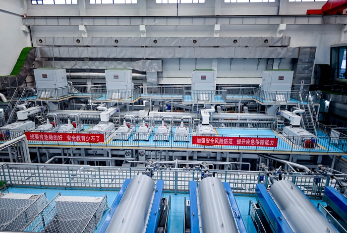 江南生物能源再利用中心項(xiàng)目?jī)?nèi)的處理設(shè)備。南京市城管局供圖