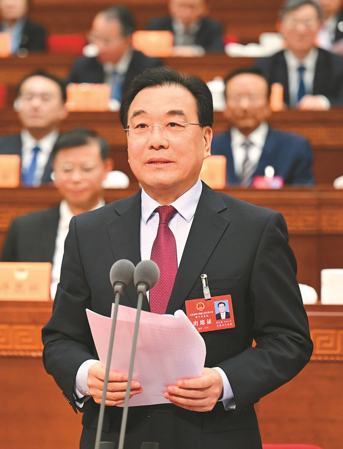 省委書記、省人大常委會主任信長星主持會議并講話。 本報(bào)記者 吳勝 攝